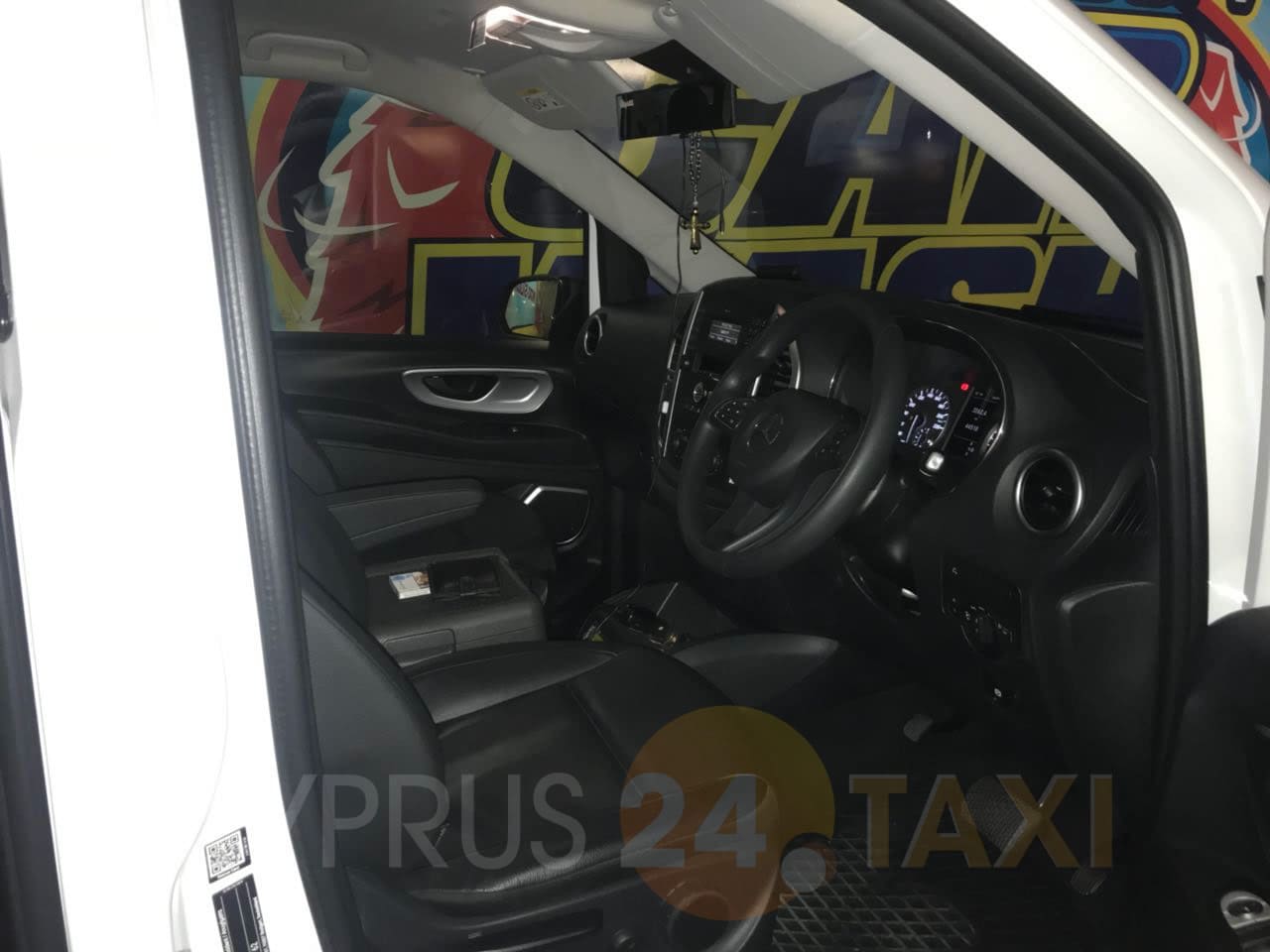 Cyprus24.taxi: Mercedes V-class. Interior #2